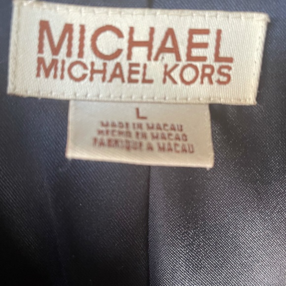 Very gently worn Michael Kors cropped jacket. - Picture 5 of 10